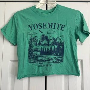 3/$12 🎉 Social Culture Cropped tee